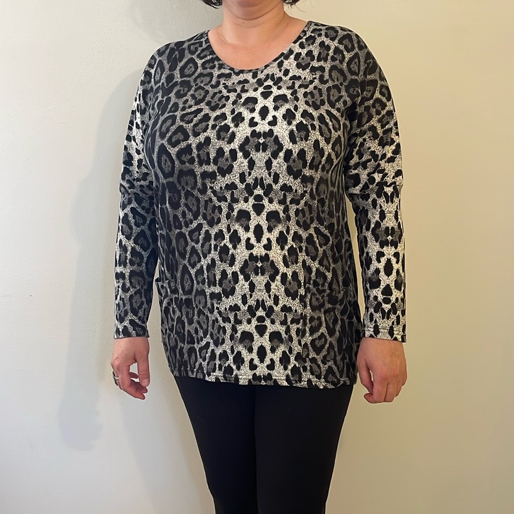 Gray and white leopard print tunic XXL